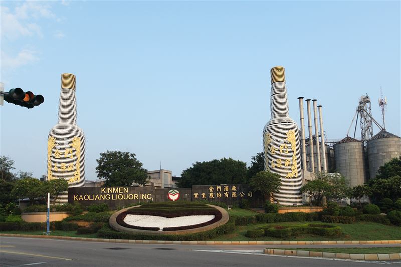 有網友在討論國民黨的黨營事業，意外勾出金門酒廠創立時的過往記事。（示意圖／金門酒廠提供）