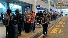 防疫車隊,排隊,桃園機場,武漢肺炎,邊境管制/記者陳啟明攝影