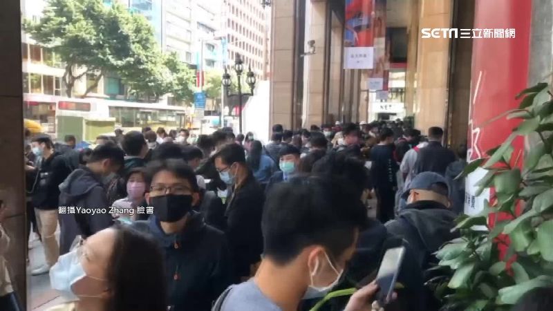 又一破口隱憂　蘋果特賣上百人群聚