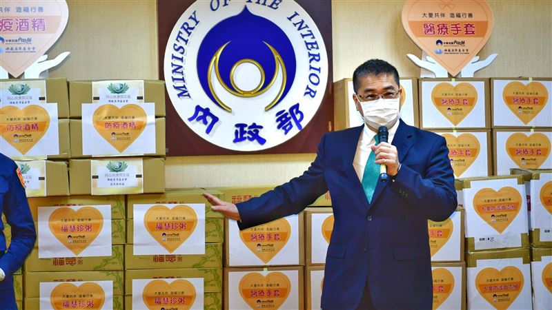 謝民間捐物資…徐國勇推爆「這裝備」
