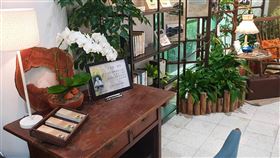 花蓮縣文化局  楊牧追思特展花蓮縣文化局在文化局圖書館設置「帶你回花蓮－楊牧追思紀念特展」，設有楊牧生平介紹、經典著作，還有追思小卡，供民眾閱讀楊牧、懷念楊牧。（花蓮縣文化局提供）中央社記者張祈攝  109年4月17日