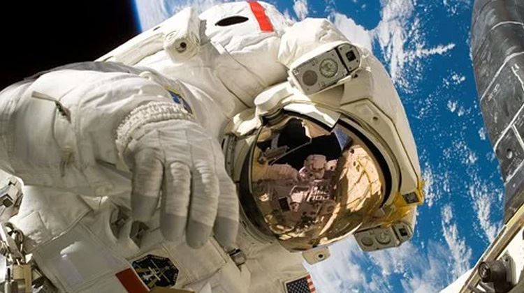 太空人回到地球一樣要繼續居家隔離！
