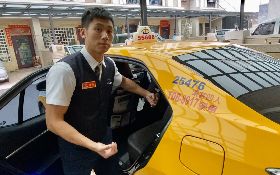 載到孝子帶病重父就醫  小黃司機暖心