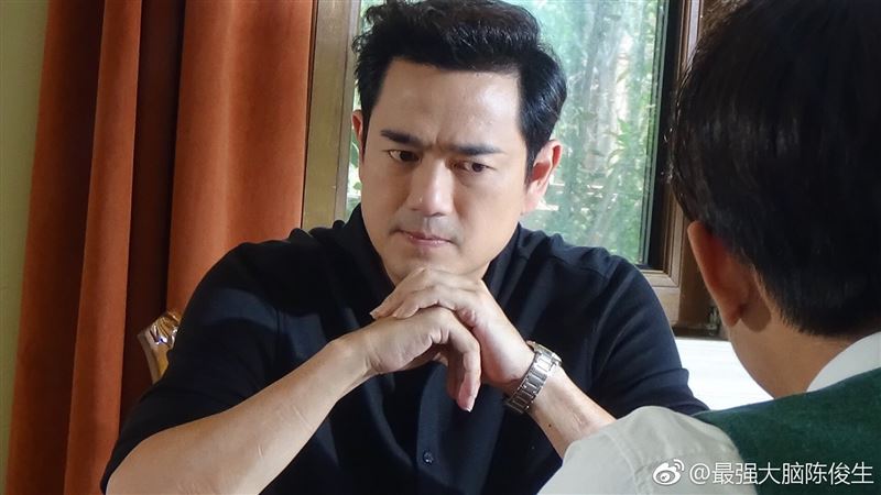 第一男模爆性向疑雲　抓包扮女穿絲襪