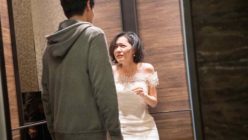 男星變恐怖情人　闖婚宴挾持前女友