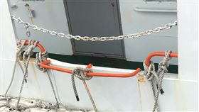 大小金門交通船遭陸籍砂石船碰撞　多處受損金門縣車船處17日表示，陸籍砂石船成功91輪打算駛進烈嶼九宮港時，碰撞停泊在碼頭的大小金門交通船太武號，造成太武號船尾船身、玻璃窗、欄杆扶手等處受損。（金門縣車船處提供）中央社記者黃慧敏傳真  109年4月17日