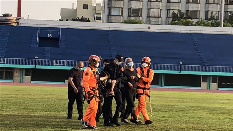 新北警命喪火炎山　父母認屍泣不成聲