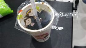 一喝就噴淚！他花錢買「古早味飲料」　開譙：喝到懷疑人生。（圖／翻攝自爆怨公社）
