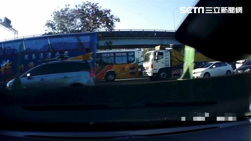 遭大車推撞國道橫行5百米　駕駛嚇壞