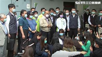 院長，還好嗎？　蘇貞昌這動作引注意