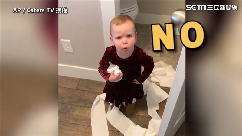 1歲小妹衛生紙灑滿地　當場被抓包
