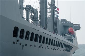 軍艦停靠左營　高市曝光700人足跡