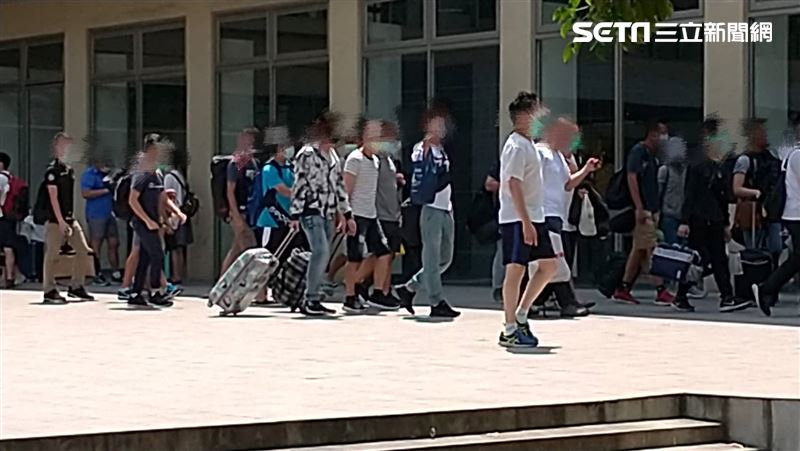 新／又增1例！高雄11隔離者有症狀