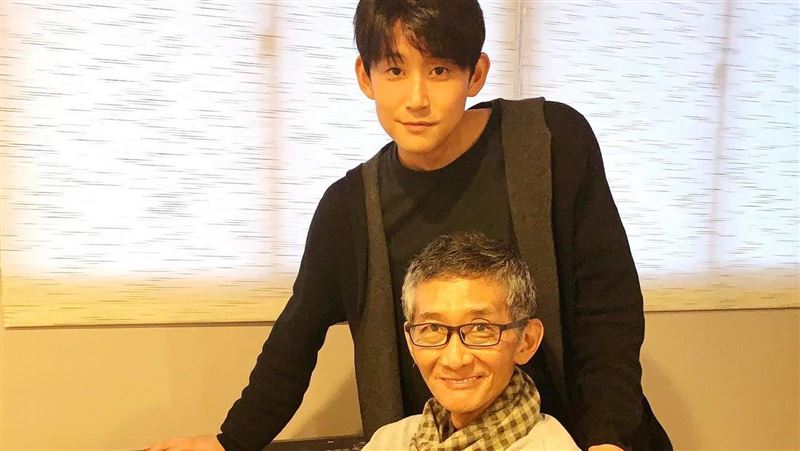 高齡父讀碩士　男星曝背後原因有洋蔥
