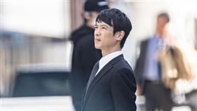 ▲「半澤直樹」男主角堺雅人被周刊拍到下戲未戴口罩。（圖／翻攝自半澤直樹官方部落格）