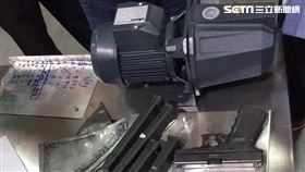 楊男拿20萬元託朋友買搶，從菲律賓走私入境遭警查獲。（圖／翻攝畫面）