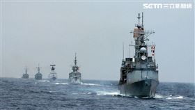 各軍艦聯合實施海空操演。（記者邱榮吉/花蓮外海拍攝）