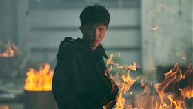  「小宇」宋念宇全新單曲《臉》，拍攝MV花絮。（圖／華納提供）