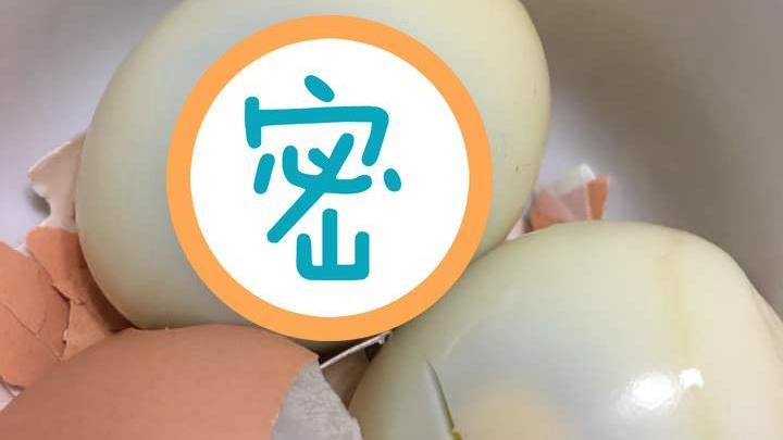 水煮蛋剝殼…驚見「詭臉邪笑」透蛋白
