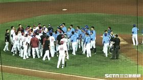 ▲富邦悍將、樂天桃猿19日的比賽發生衝突。（圖／記者黃泓哲攝影）