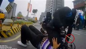 新莊,鳳山,行車糾紛,甩棍,擦傷,龜山,桃園,