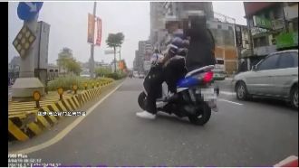 載女友逼車掏甩棍　秒被健身教練打趴