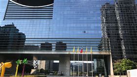 台中市議員席次將增加2席台中市人口持續增加，台中市選舉委員會4日指出，台中市第3屆議員席次將增加2席，分別是第11選舉區（東區、南區）及第17選舉區（山地原住民選區）各增1席。圖為台中市議會大樓外觀。中央社記者郝雪卿攝　107年6月4日