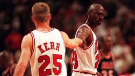 首次對位喬神　柯爾難忘「被折磨」
NBA,金州勇士,Steve Kerr,Michael Jordan,芝加哥公牛
翻攝自推特