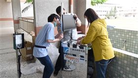 工研院防疫優惠　澎縣府半價添購熱顯像儀（2）因應武漢肺炎防疫，澎湖縣政府以半價引進工研院10台熱影像體溫偵測儀，20日起將設置在縣府大樓和學生數400人以上的學校。（澎湖縣政府提供）中央社　109年4月20日