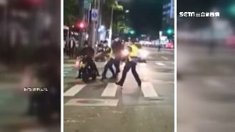 騎士遭攔怒嗆警　網友生動解說歪樓