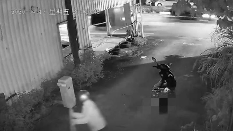 偷停私人地還報仇　神力伯爆氣折斷桿