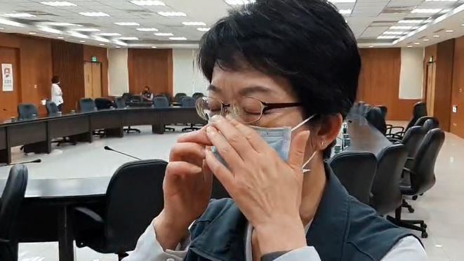 遲揭疫調是縣長已睡？苗局長挨轟哭了
