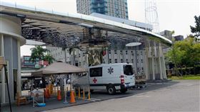 軍方救護車一度進入台中一中校園。（圖／校方提供）