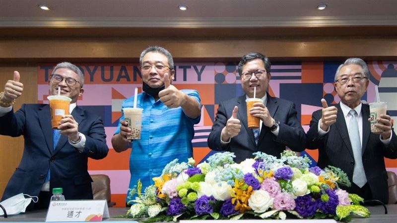 泰網謝台捐防護衣　釣出鄭文燦清秀照