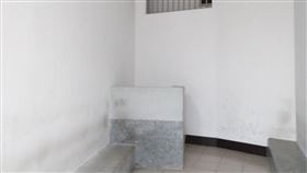 前空翻,矮牆,拘留室,毒販,持槍,桃檢