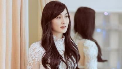 吳尊老婆深V婚紗曝光　邪惡曲線美炸