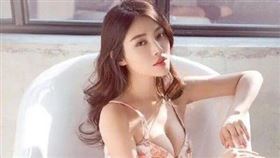 「中國第一美胸」徐冬冬。微博