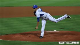 ▲富邦悍將左投陳仕朋，捕手為戴培峰。（圖／記者劉彥池報導）