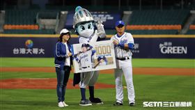 ▲富邦悍將胡金龍1000支安打頒獎儀式。（圖／記者劉彥池攝影）