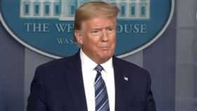 美國總統川普21日宣布將暫停移民入境60天，以確保美國勞工的工作機會不會被移民搶走。（圖取自twitter.com/WhiteHouse）