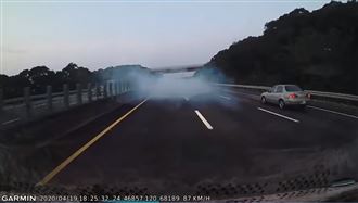 國道車鑽進白煙離奇消失？專家解答了