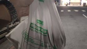 網友發文詢問半夜撿到貓咪怎麼辦。（圖／翻攝自PTT）