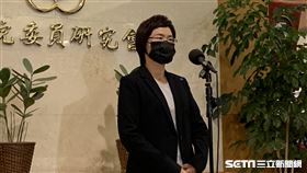 民進黨立委陳素月現身說明。（圖／記者張之謙攝影）