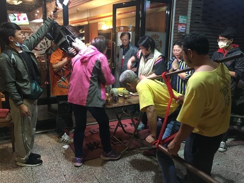 神明辦公觀大駕　意外地祥和之旅？！