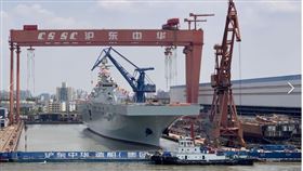 中國075兩棲攻擊艦2號艦下水…呂禮詩：台海最大挑戰（圖／翻攝臉書）