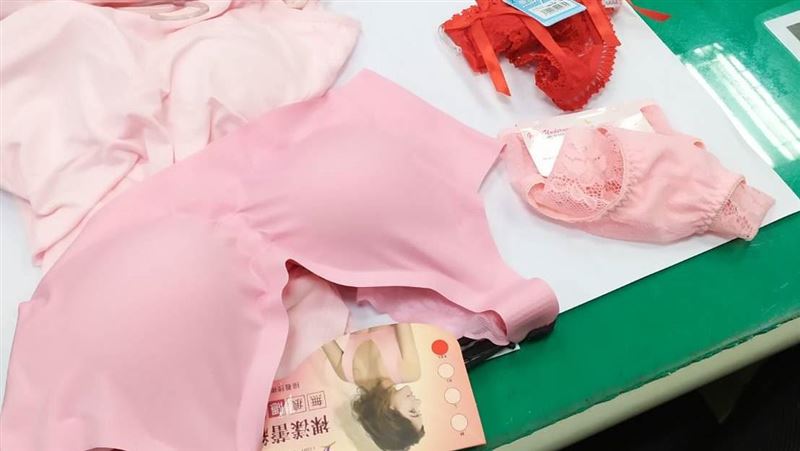 偷少女粉紅內內　噁男忘情撫弄下場慘