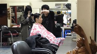 剪掉24年長髮！林昶佐捐髮助癌友