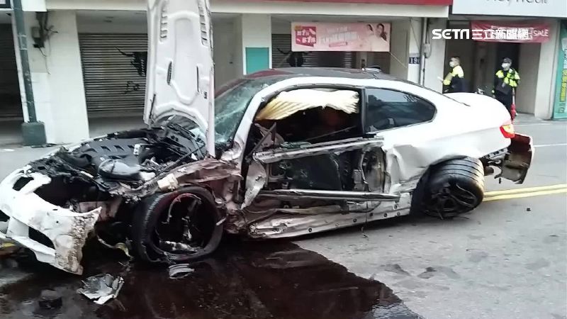 19歲男借M3跑車　逆向撞車GG了