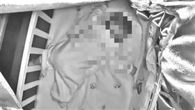 3月嬰趴睡大哭…媽問「要幫翻身嗎？」　2小時後女兒斷氣了（圖／翻攝自微博）