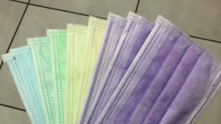 領到馬卡龍4色口罩　他讚：像驚喜包